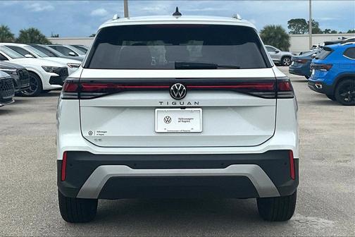 2025 Volkswagen Tiguan 2.0T SE