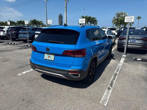 Cornflower Blue 2023 Volkswagen Taos 1.5T SE