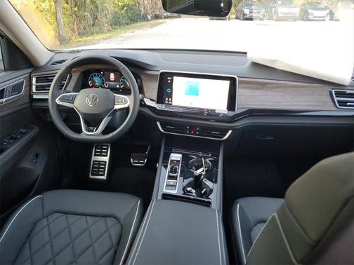 2025 Volkswagen Atlas 2.0T SEL Premium R-Line 4MOTION