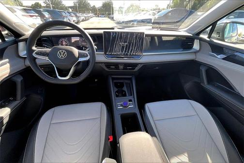 2025 Volkswagen Tiguan 2.0T SE