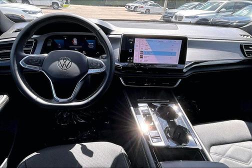 2025 Volkswagen Atlas Cross Sport 2.0T SE w/Technology