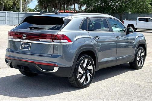 Platinum Gray Metallic 2025 Volkswagen Atlas Cross Sport 2.0T SE w/Technology