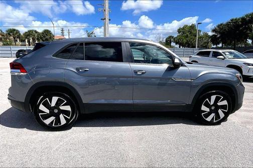Platinum Gray Metallic 2025 Volkswagen Atlas Cross Sport 2.0T SE w/Technology