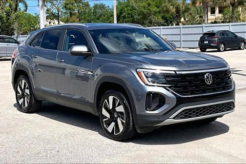 Platinum Gray Metallic 2025 Volkswagen Atlas Cross Sport 2.0T SE w/Technology