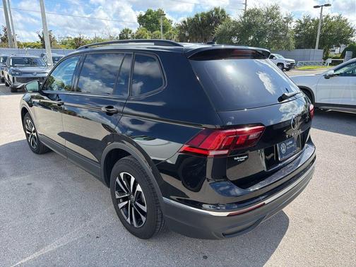 Deep Black Pearl 2023 Volkswagen Tiguan 2.0T S