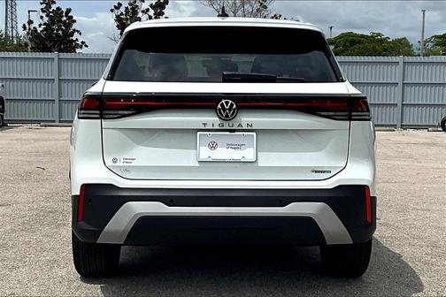 2025 Volkswagen Tiguan 2.0T SE 4MOTION