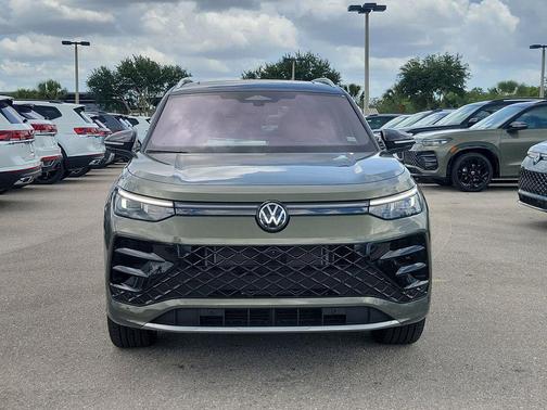 Avocado Green w/Deep Black Roof 2026 Volkswagen Tiguan 2.0T SEL R-Line 4MOTION