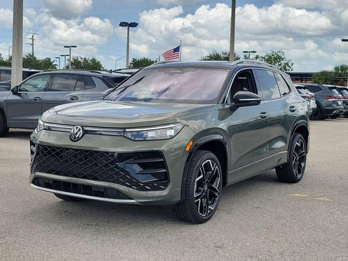 Avocado Green w/Deep Black Roof 2026 Volkswagen Tiguan 2.0T SEL R-Line 4MOTION