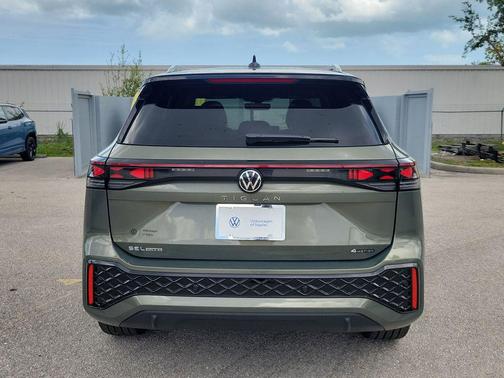 Avocado Green w/Deep Black Roof 2026 Volkswagen Tiguan 2.0T SEL R-Line 4MOTION