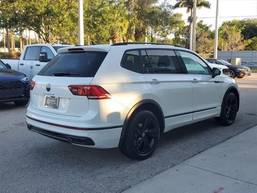 2024 Volkswagen Tiguan 2.0T SE R-Line Black