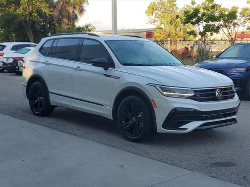 2024 Volkswagen Tiguan 2.0T SE R-Line Black