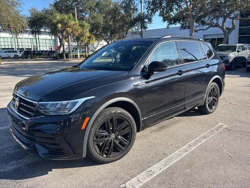 2022 Volkswagen Tiguan 2.0T SE R-Line Black