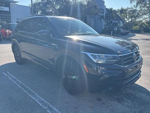 2022 Volkswagen Tiguan 2.0T SE R-Line Black
