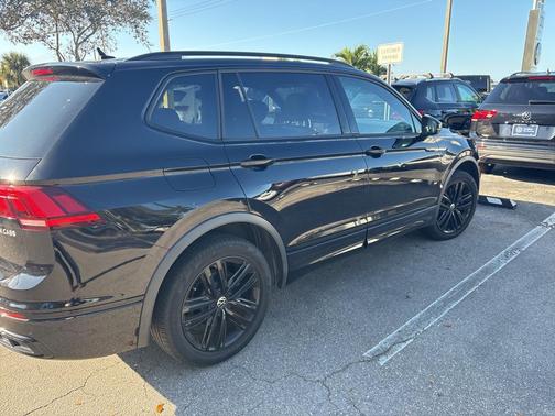 2022 Volkswagen Tiguan 2.0T SE R-Line Black