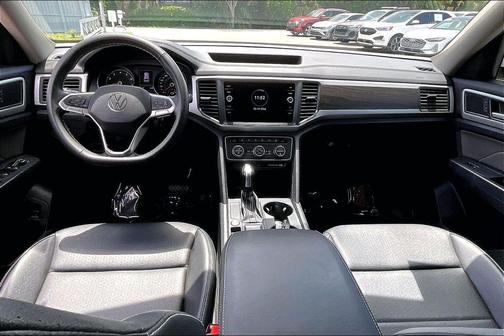 Pure White 2021 Volkswagen Atlas 2.0T SE