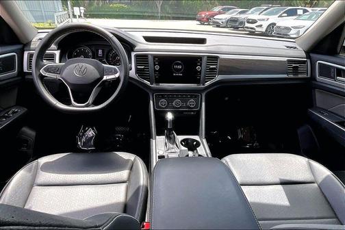 Pure White 2021 Volkswagen Atlas 2.0T SE