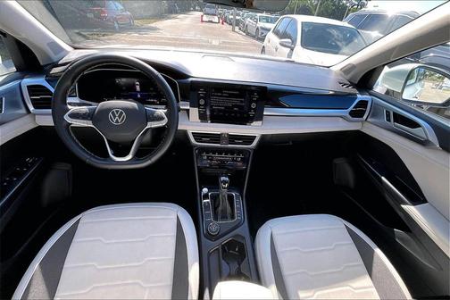 2025 Volkswagen Taos 1.5T SE