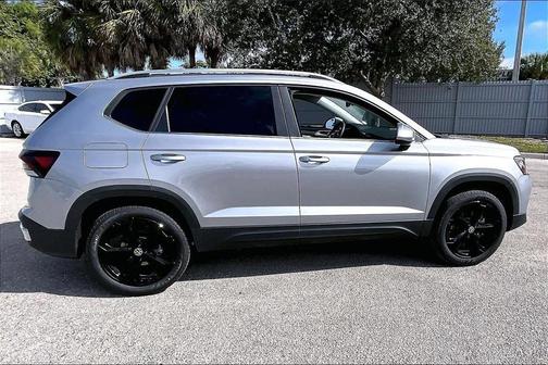 2026 Volkswagen Taos SEL