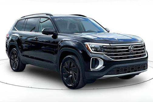 Deep Black Pearl 2025 Volkswagen Atlas 2.0T SE w/Technology