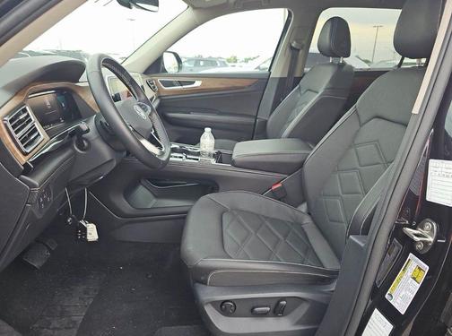 Deep Black Pearl 2025 Volkswagen Atlas 2.0T SE w/Technology