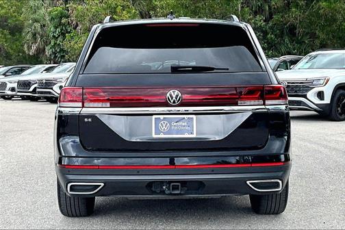 Deep Black Pearl 2025 Volkswagen Atlas 2.0T SE w/Technology