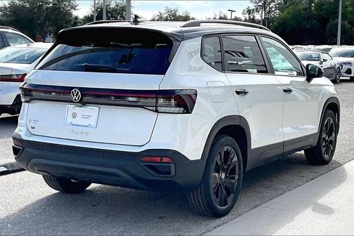 2026 Volkswagen Taos SE Black