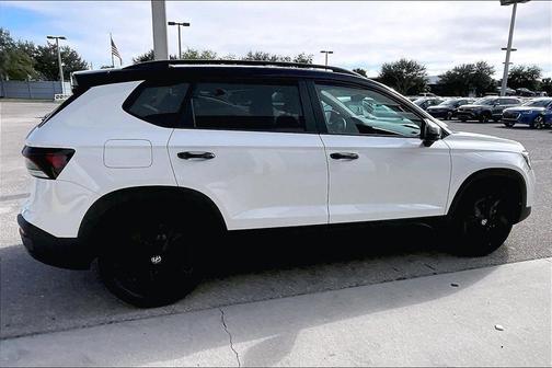 2026 Volkswagen Taos SE Black