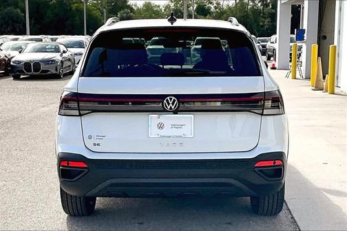 2026 Volkswagen Taos SE Black