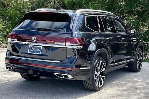 Deep Black Pearl 2024 Volkswagen Atlas 2.0T SEL Premium R-Line 4MOTION