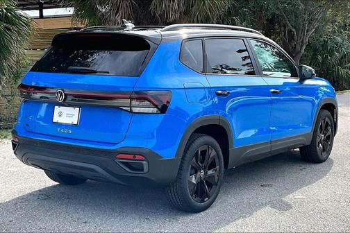 Cornflower Blue w/Deep Black Roof 2026 Volkswagen Taos SE Black
