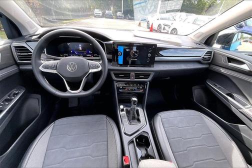 2026 Volkswagen Taos SE Black