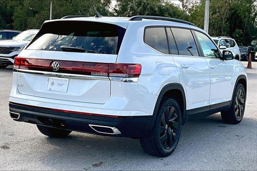 White Pearl 2026 Volkswagen Atlas 2.0T SE w/Technology