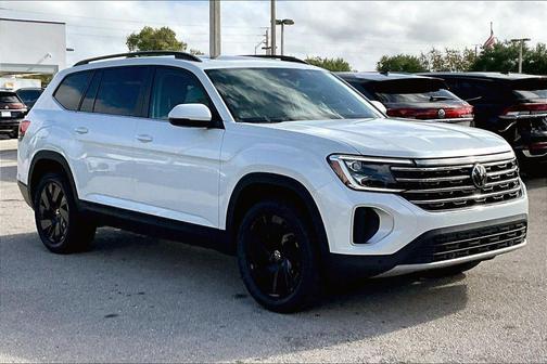 White Pearl 2026 Volkswagen Atlas 2.0T SE w/Technology