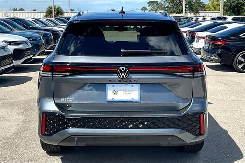 2025 Volkswagen Tiguan 2.0T SE R-Line Black