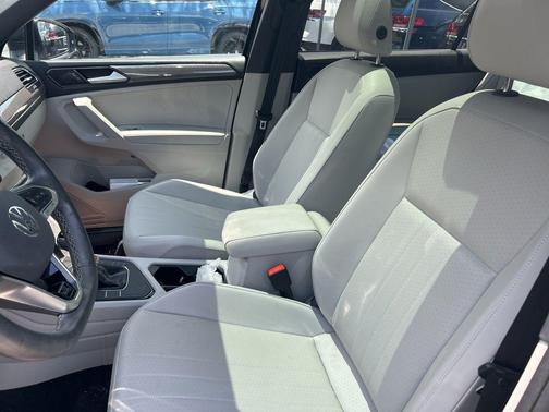 Deep Black 2023 Volkswagen Tiguan 2.0T SE R-Line Black