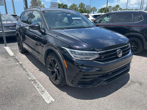 Deep Black 2023 Volkswagen Tiguan 2.0T SE R-Line Black