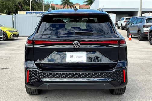 2026 Volkswagen Tiguan 2.0T SE R-Line Black