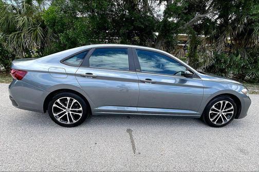 Platinum Gray Metallic 2024 Volkswagen Jetta 1.5T Sport