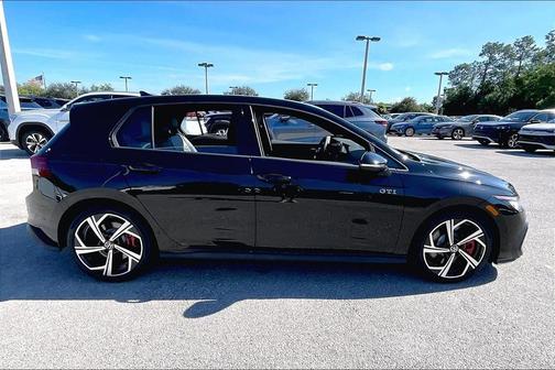 2026 Volkswagen Golf GTI 2.0T SE DSG