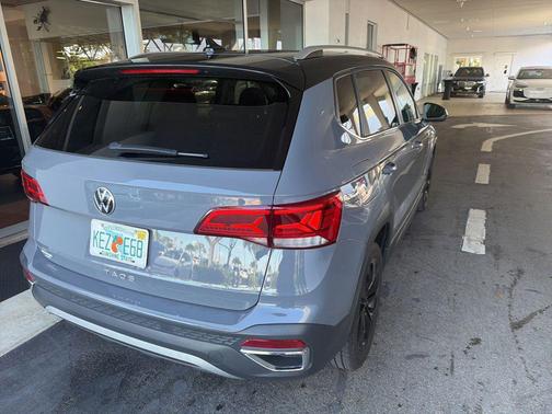 Deep Black 2024 Volkswagen Taos 1.5T SE