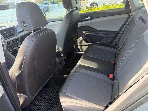 Deep Black 2024 Volkswagen Taos 1.5T SE