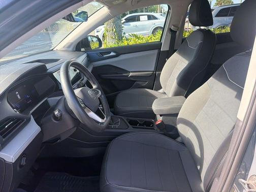 Deep Black 2024 Volkswagen Taos 1.5T SE