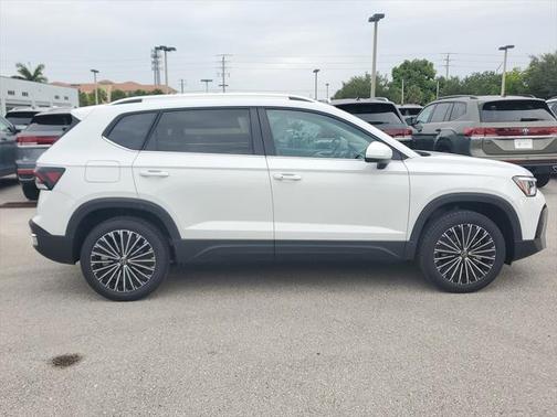 2025 Volkswagen Taos 1.5T SE