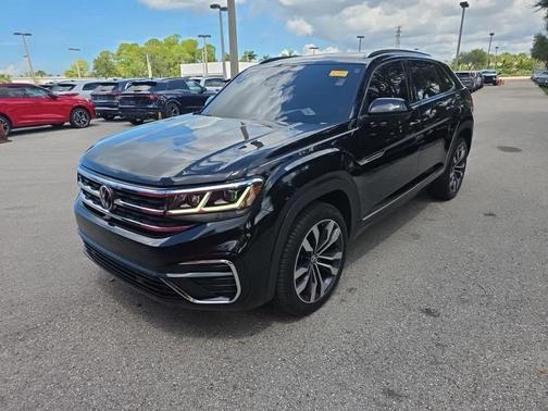 Deep Black Pearl 2023 Volkswagen Atlas Cross Sport 3.6L V6 SEL Premium R-Line