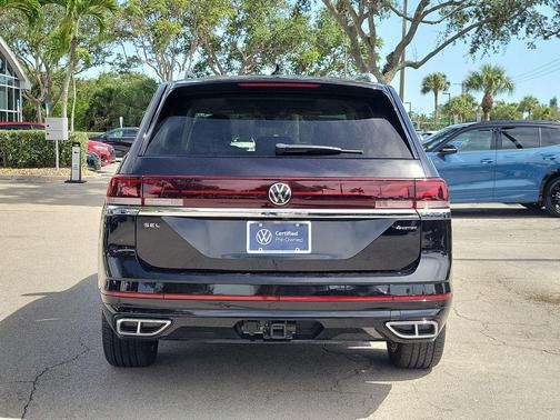 Deep Black Pearl 2024 Volkswagen Atlas 2.0T SEL Premium R-Line 4MOTION