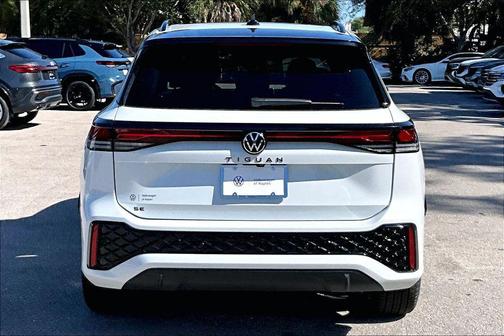 White Pearl 2026 Volkswagen Tiguan 2.0T SE R-Line Black