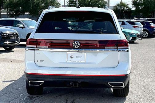 White Pearl 2026 Volkswagen Atlas 2.0T SE w/Technology