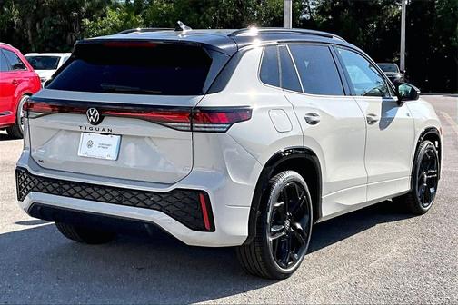 2026 Volkswagen Tiguan 2.0T SE R-Line Black