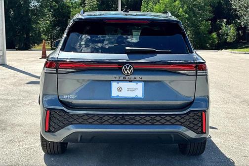 2025 Volkswagen Tiguan 2.0T SE R-Line Black