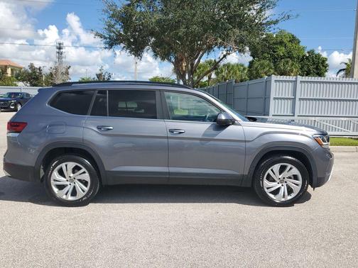 Platinum Gray Metallic 2023 Volkswagen Atlas 3.6L SE w/Technology
